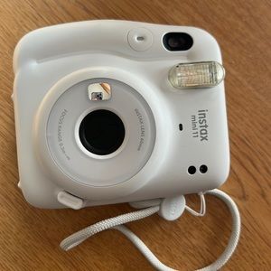 Instant camera